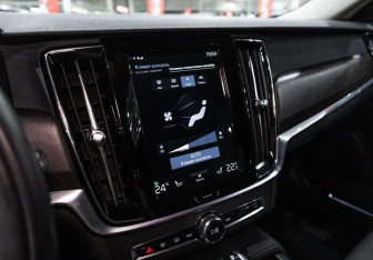 Подержанный автомобиль Volvo V90 Cross Country 2019 года (21 фото)