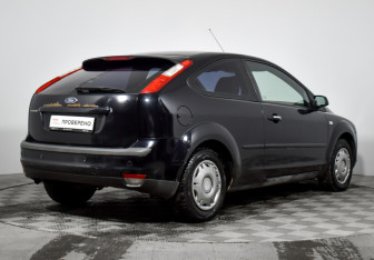 Подержанный автомобиль Ford Focus Hatchback 2006 года (5 фото)