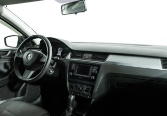 Подержанный автомобиль Skoda Rapid Liftback 2015 года (9 фото)