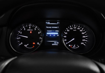 Подержанный автомобиль Nissan X-Trail 2017 года (17 фото)