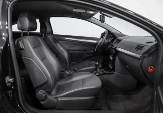 Подержанный автомобиль Opel Astra Hatchback 2008 года (17 фото)
