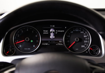 Подержанный автомобиль Volkswagen Touareg 2015 года (12 фото)