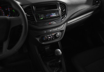 Подержанный автомобиль LADA (ВАЗ) Vesta Sedan 2017 года (17 фото)