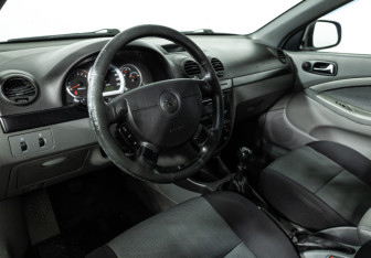 Подержанный автомобиль Chevrolet Lacetti Wagon 2011 года (11 фото)