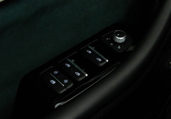 Подержанный автомобиль Geely Monjaro 2023 года (24 фото)