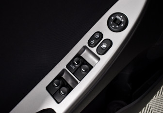 Подержанный автомобиль Hyundai Solaris Hatchback 2016 года (17 фото)