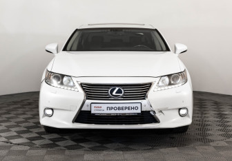 Подержанный автомобиль Lexus ES 2013 года (2 фото)