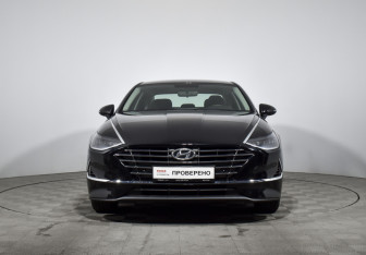 Подержанный автомобиль Hyundai Sonata 2020 года (2 фото)