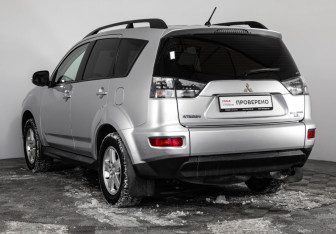 Подержанный автомобиль Mitsubishi Outlander 2011 года (7 фото)