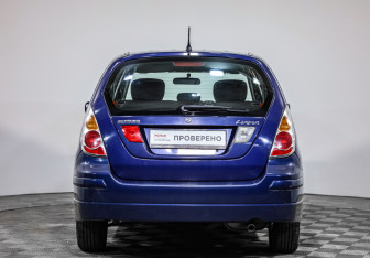 Подержанный автомобиль Suzuki Liana Wagon 2006 года (6 фото)