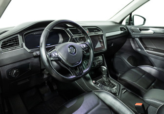 Подержанный автомобиль Volkswagen Tiguan 2017 года (11 фото)