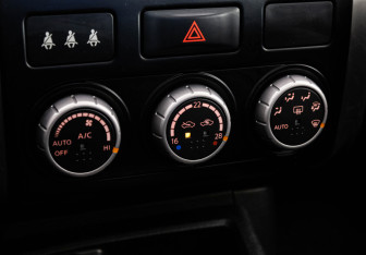 Подержанный автомобиль Nissan X-Trail 2010 года (13 фото)