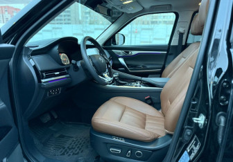 Подержанный автомобиль Changan CS95 2023 года (17 фото)