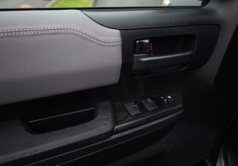 Подержанный автомобиль Toyota Tundra 2014 года (13 фото)