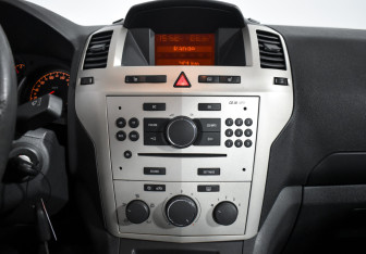 Подержанный автомобиль Opel Zafira Compactvan 2008 года (17 фото)