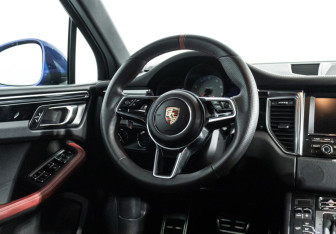 Подержанный автомобиль Porsche Macan 2015 года (20 фото)