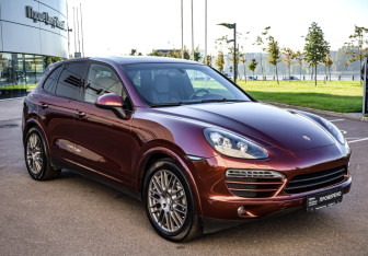 Подержанный автомобиль Porsche Cayenne 2012 года (5 фото)
