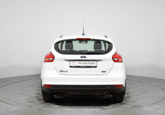 Подержанный автомобиль Ford Focus Hatchback 2017 года (6 фото)