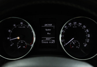 Подержанный автомобиль Skoda Yeti 2015 года (12 фото)