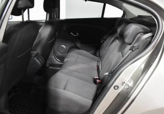 Подержанный автомобиль Renault Fluence 2012 года (11 фото)