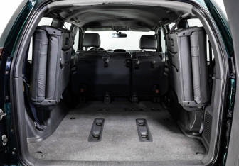 Подержанный автомобиль Toyota Land Cruiser Prado 2003 года (27 фото)