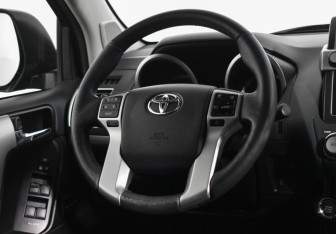 Подержанный автомобиль Toyota Land Cruiser Prado 2017 года (14 фото)