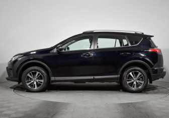 Подержанный автомобиль Toyota RAV4 2018 года (8 фото)