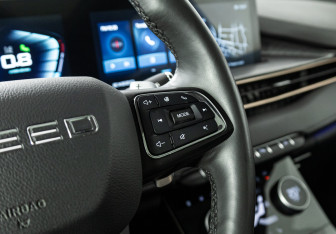 Подержанный автомобиль Exeed LX 2023 года (19 фото)