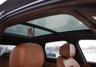 Подержанный автомобиль Porsche Cayenne 2018 года (32 фото)
