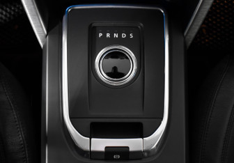 Подержанный автомобиль Land Rover Discovery Sport 2015 года (10 фото)