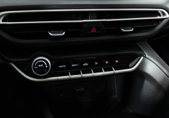 Подержанный автомобиль Changan Eado Plus 2023 года (19 фото)