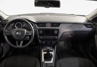 Подержанный автомобиль Skoda Octavia Liftback 2016 года (9 фото)
