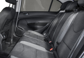 Подержанный автомобиль Peugeot 408 2013 года (12 фото)