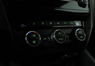 Подержанный автомобиль Skoda Octavia Liftback 2016 года (15 фото)