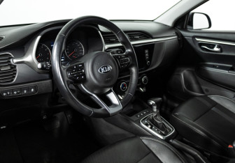 Подержанный автомобиль Kia Rio Sedan 2021 года (11 фото)