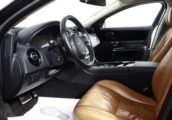 Подержанный автомобиль Jaguar XJ 2016 года (47 фото)