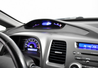 Подержанный автомобиль Honda Civic Sedan 2009 года (16 фото)