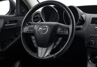 Подержанный автомобиль Mazda 3 Sedan 2011 года (15 фото)