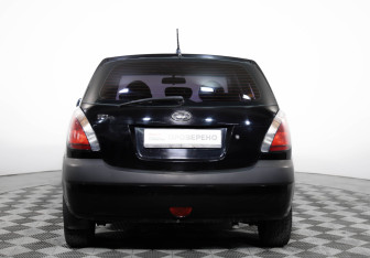 Подержанный автомобиль Kia Rio Hatchback 2007 года (6 фото)