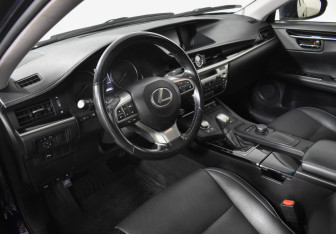 Подержанный автомобиль Lexus ES 2016 года (9 фото)