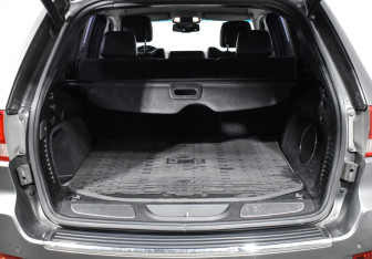 Подержанный автомобиль Jeep Grand Cherokee 2012 года (19 фото)