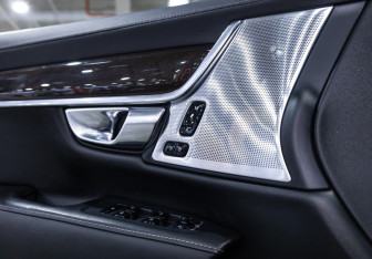 Подержанный автомобиль Volvo S90 2018 года (21 фото)