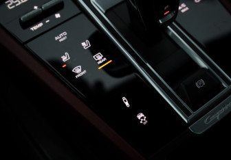 Подержанный автомобиль Porsche Cayenne 2019 года (24 фото)