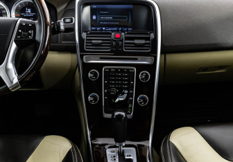 Подержанный автомобиль Volvo XC60 2012 года (13 фото)