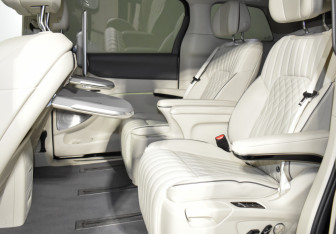 Подержанный автомобиль Voyah Dream 2023 года (12 фото)