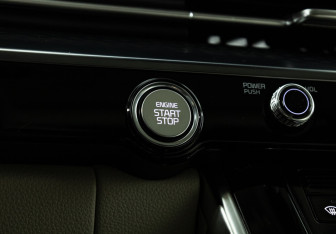 Подержанный автомобиль Kia Carnival 2021 года (23 фото)