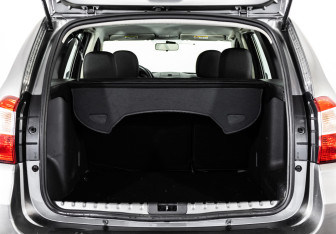 Подержанный автомобиль Nissan Terrano 2014 года (16 фото)