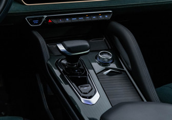 Подержанный автомобиль Geely Monjaro 2023 года (15 фото)