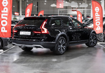 Подержанный автомобиль Volvo V90 Cross Country 2019 года (7 фото)