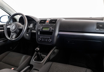 Подержанный автомобиль Volkswagen Jetta Sedan 2010 года (9 фото)